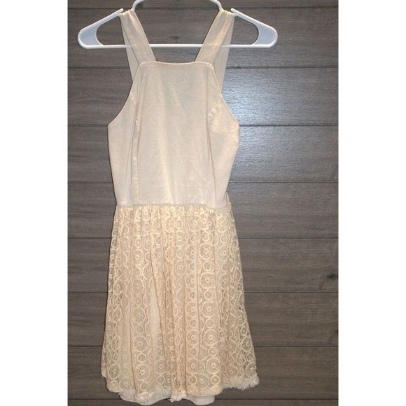 Altar'd State Cream Asymmetrical with Lace Bottom size Small - Picture 1 of 5